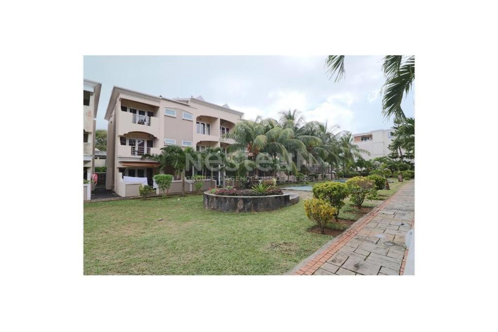 Lovely 4 Bed Townhouse With Common Swimming Pool Grand-Baie Dış mekan fotoğraf